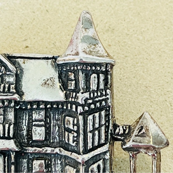 Sterling Silver Victorian Mansion Brooch - Picture 4 of 9